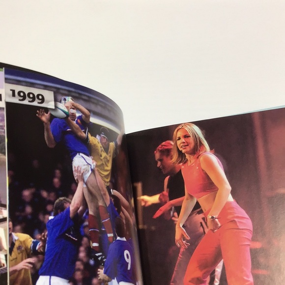 Decades of our Lives 90s book color photos "Classic Rare & Unseen" Daily Mail - Picture 6 of 11